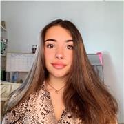 Soy universitaria estudiante de derecho. Doy clases de cualquier asignatura de primaria y ESO. Puedo dar clases de bachillerato de economia, latín